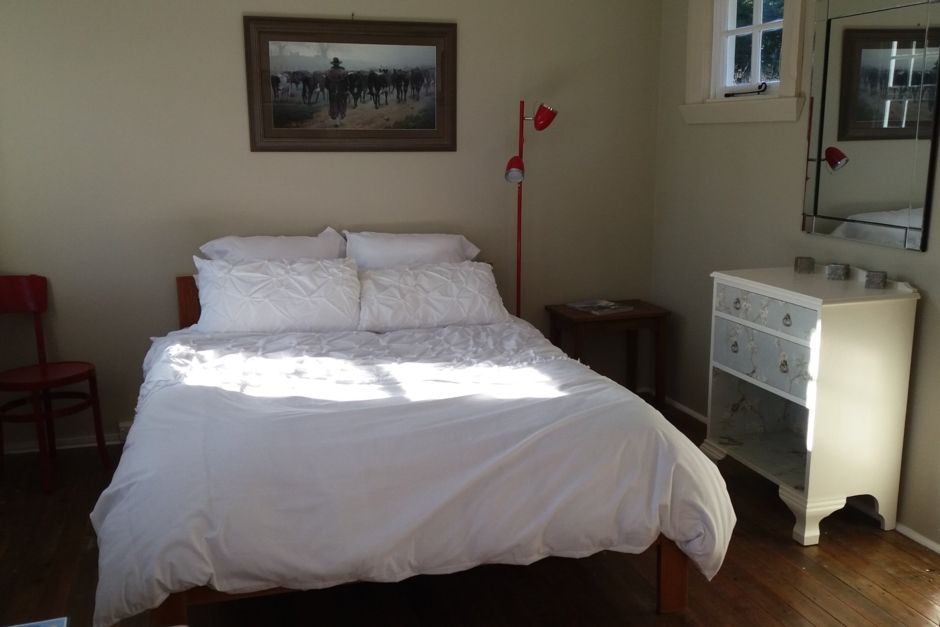 Oamaru Bed and Breakfast - Little Red School House bedroom