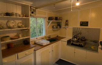 Bach 78 Islington Bay Kitchen - Rangitoto Accommodation