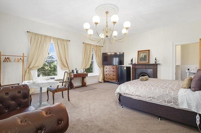 Claremont House Suite