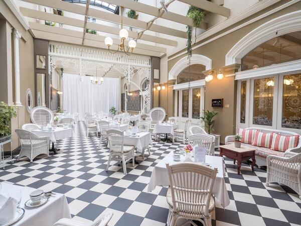 Hadleys Orient Hotel Atrium Bar and Restaurant