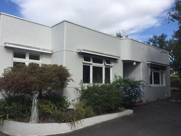 Deco on Duart Art Deco Holiday Home in Havelock North