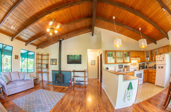 Fern Cottage Lounge - Volcano Hawaii Vacation Homes