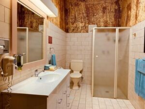 Desert Cave Hotel Bathroom - Coober Pedy Accommodation