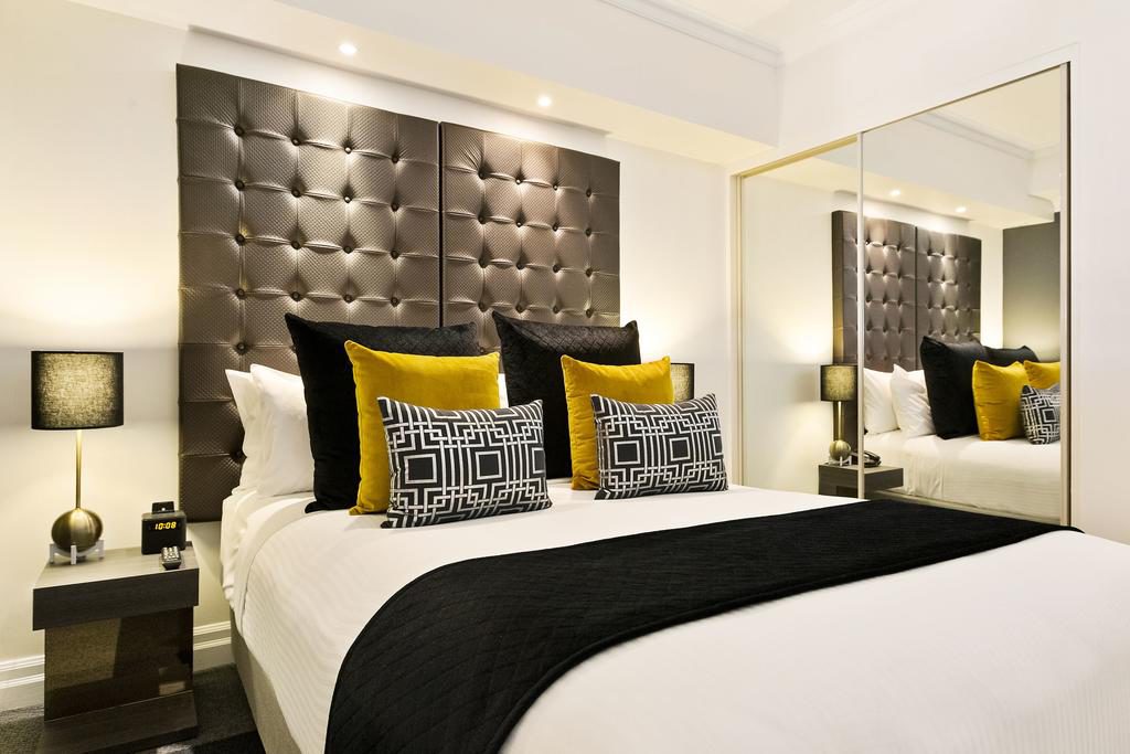 Where's the best place to stay in Sydney? Mantra 2 Bond Street Sydney bedroom