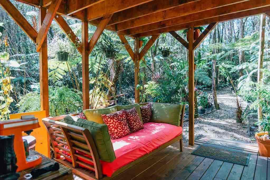 Eco-Friendly Tree House in Volcano Hawaii - downstairs Lanai