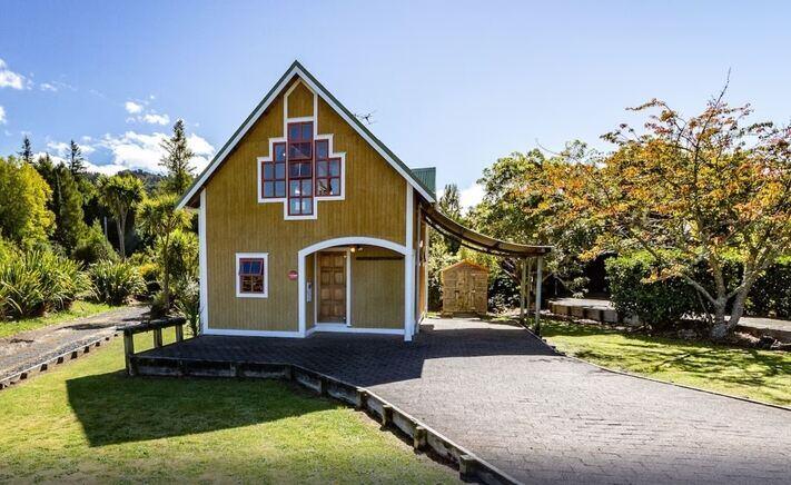 The gingerbread house with spa ohakune