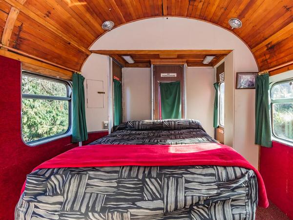 Ohakune train carriage accommodation