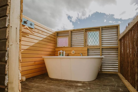 Appleby House and Rabbit Island Huts - outdoor bath