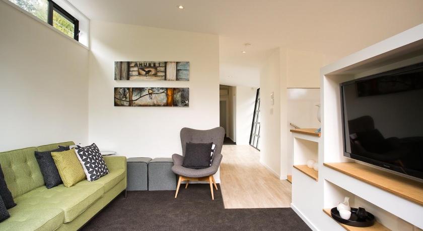 The Treehouse - Kaiteriteri Holiday Home Lounge - Motueka Eco Accommodation