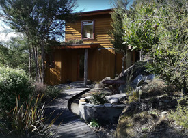 Unique eco home - treehouse retreat