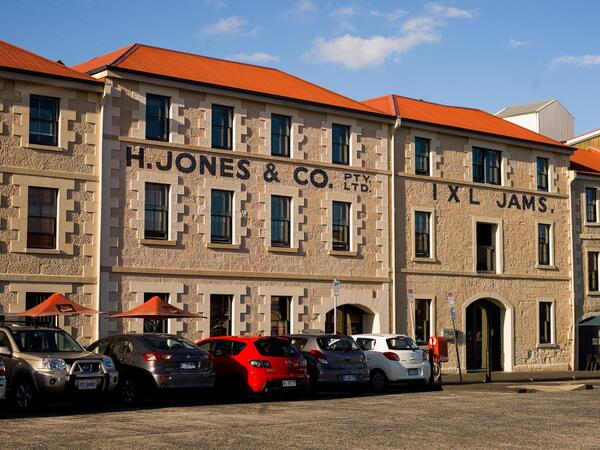 Henry Jones Hotel - Heritage Tasmania Hotel