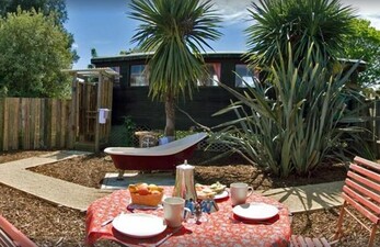 The Caboose - Golden Bay Holiday Home