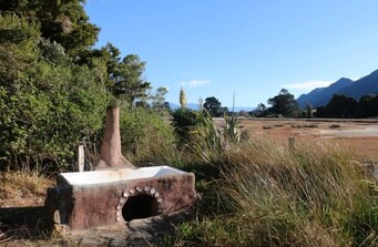 The Library Bach Outdoor Bath