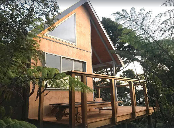 Borneo Bungalow - Great Barrier Island Accommodation