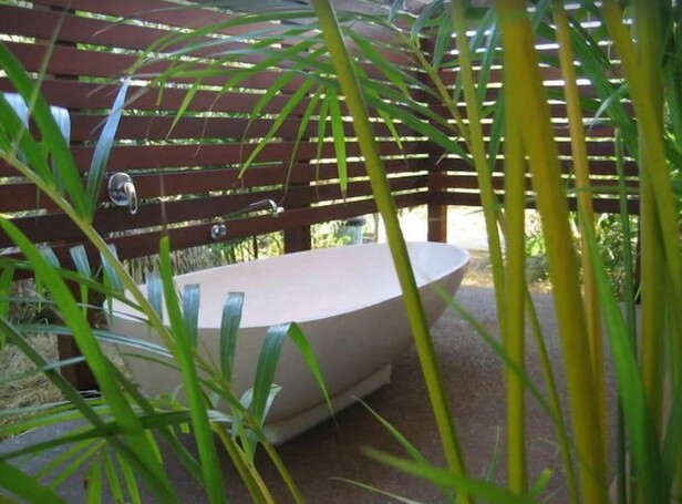 Coconutz Broome Safari Camp - outdoor bath