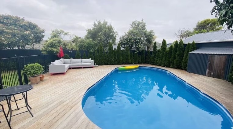Stylish Pool House 